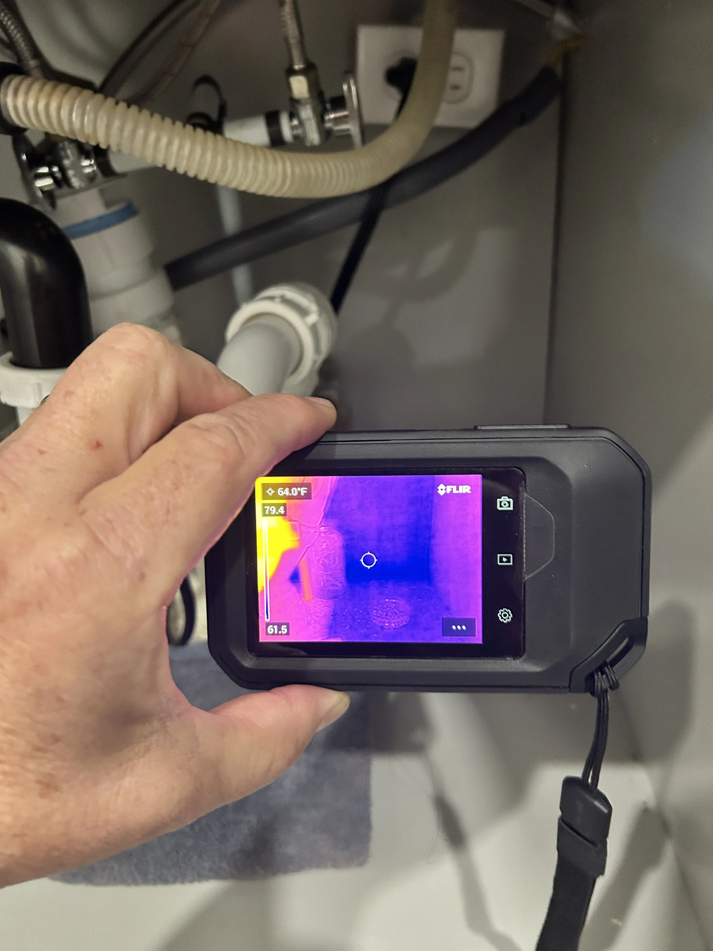 Thermal image of vanity cabinet during mold inspection in Lake Mary