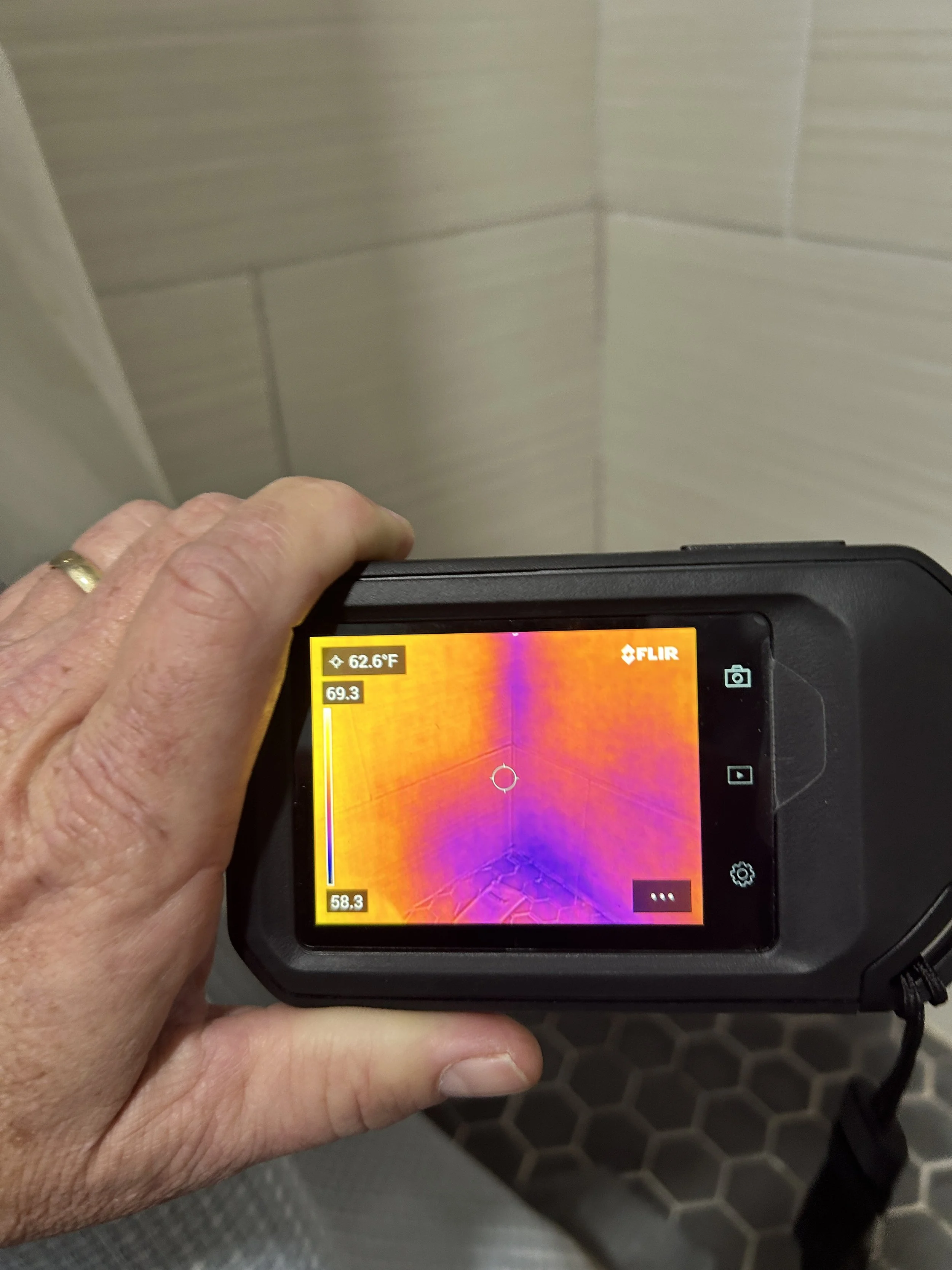 Thermal image of water damaged tile during a mold inspection in Sanford