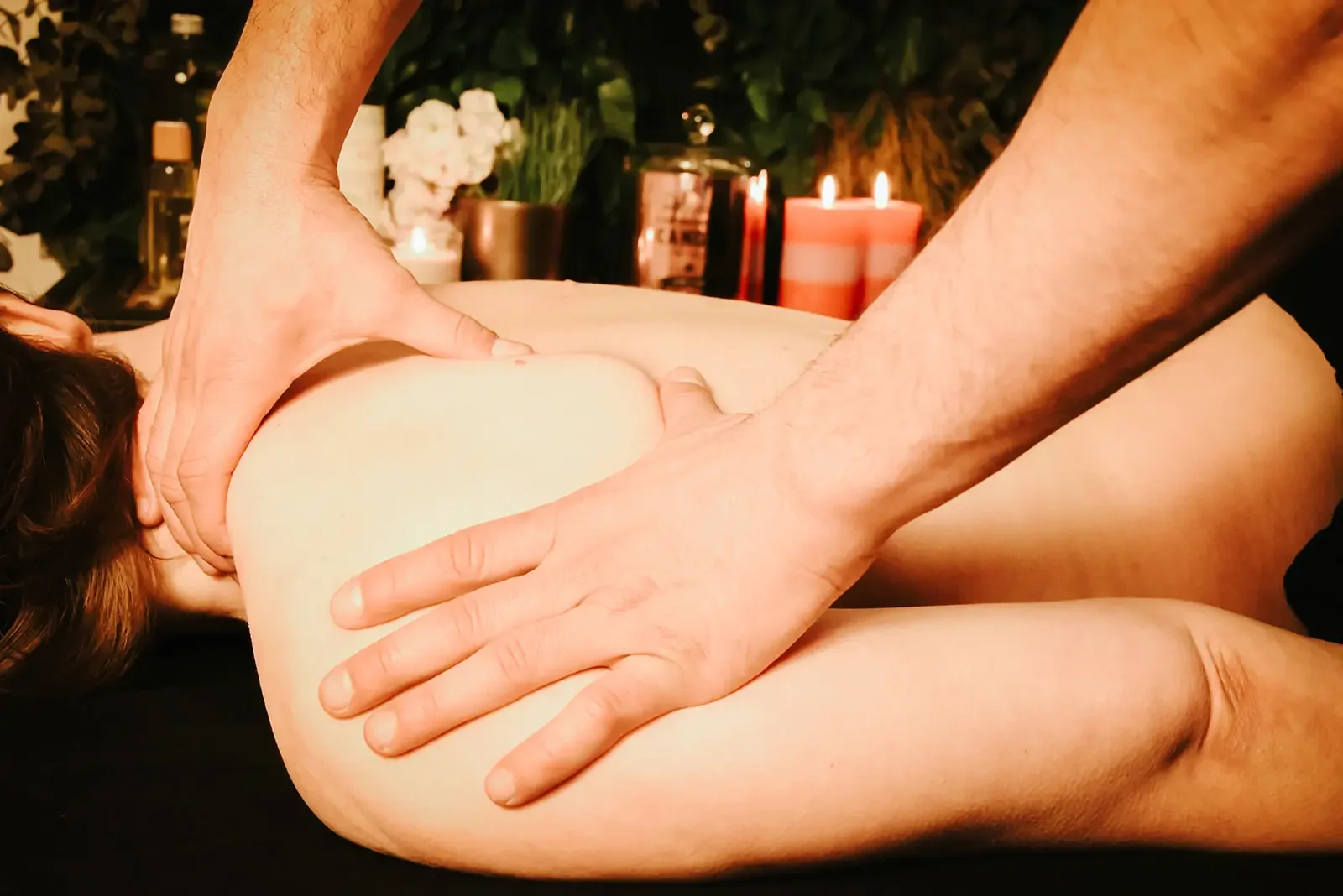 Massage deep tissue à paris à domicile par Massage Reyes