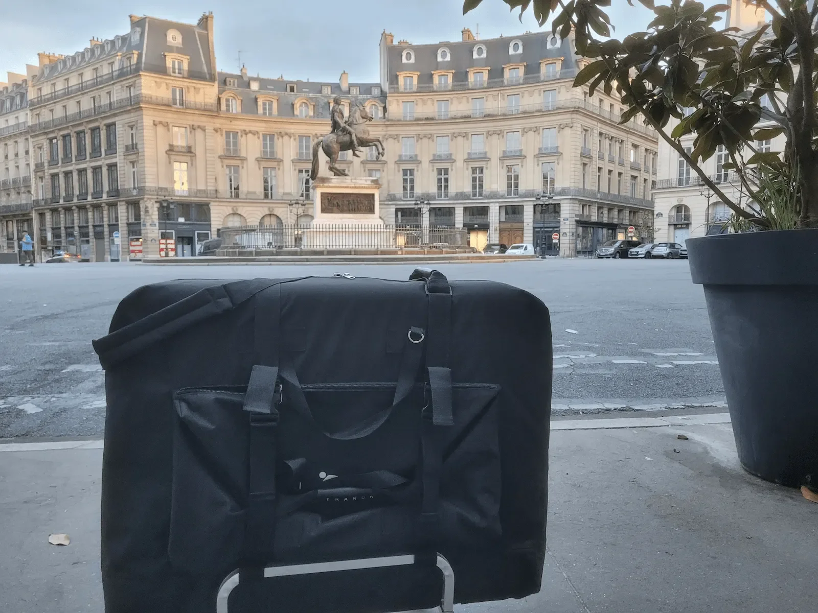 Table de massage professionnel pour prestations à domicile à Paris