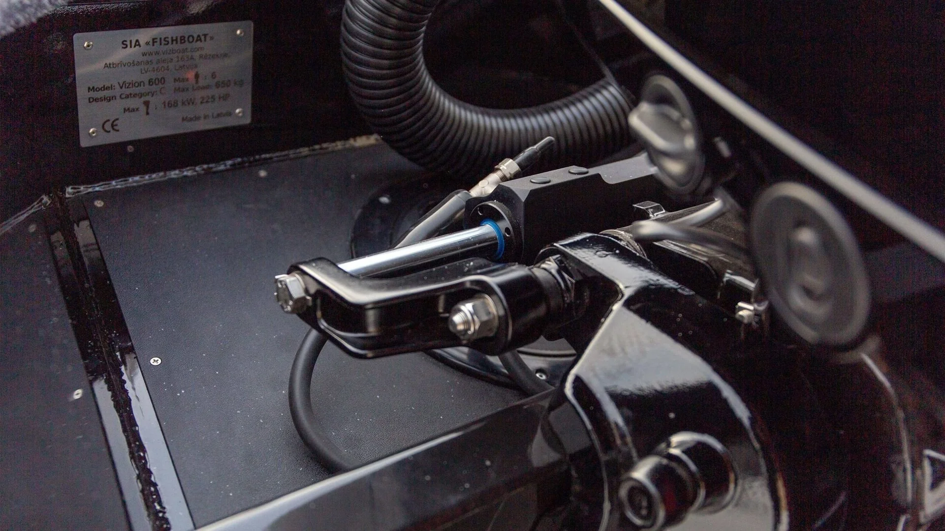 vizion-boat-600-details-18-829ee4dd.jpeg