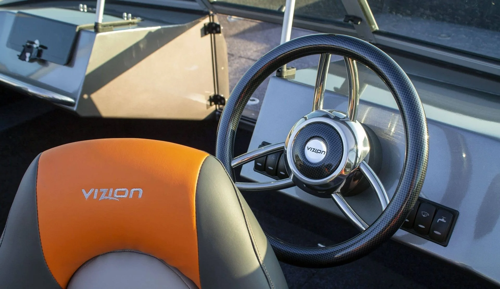 vizion-boat-500-details-3009-3974e869.jpeg