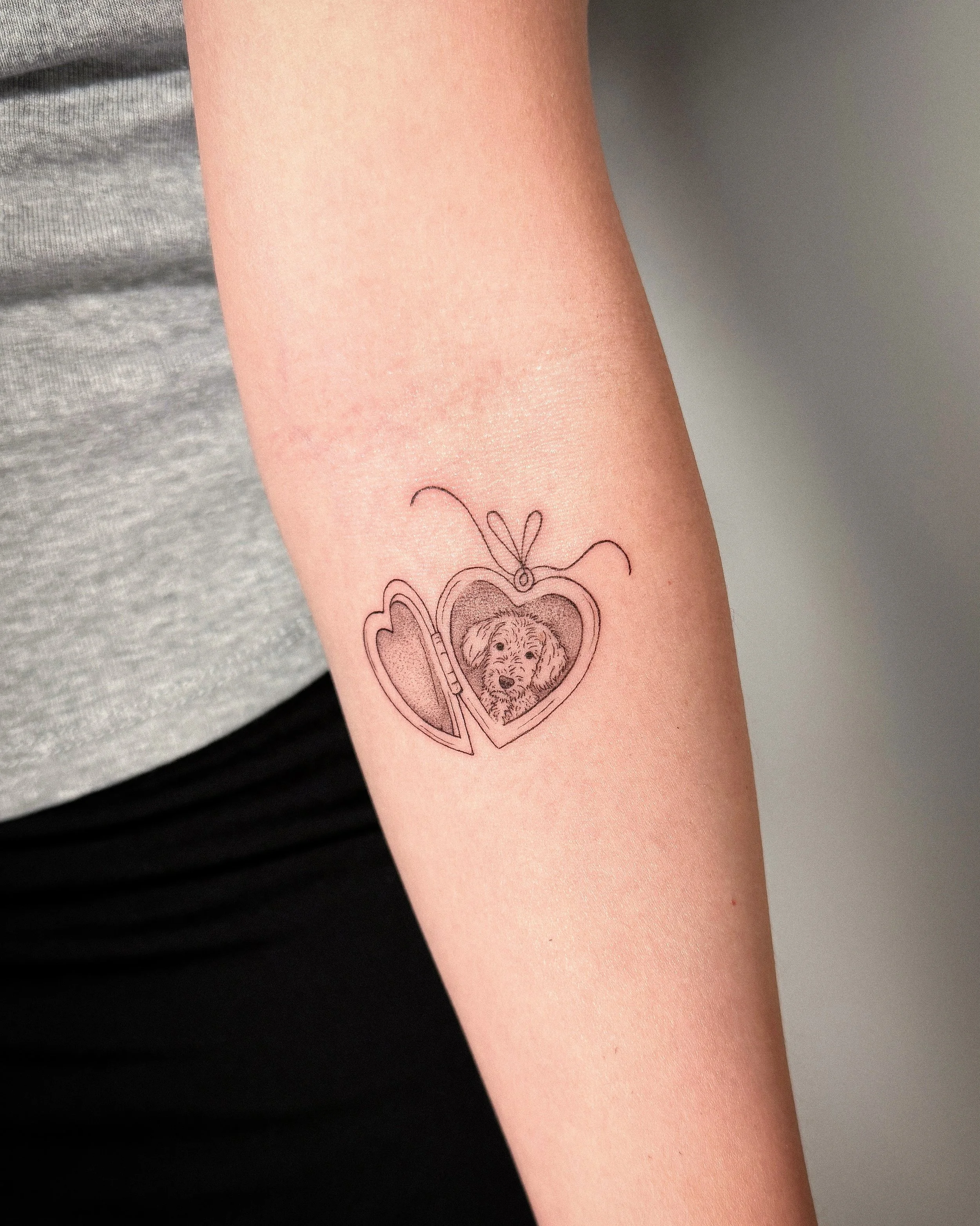 🐶 lil locket for winston 💝

#jaxfinelinetattoo #jacksonville #finelinetattoo