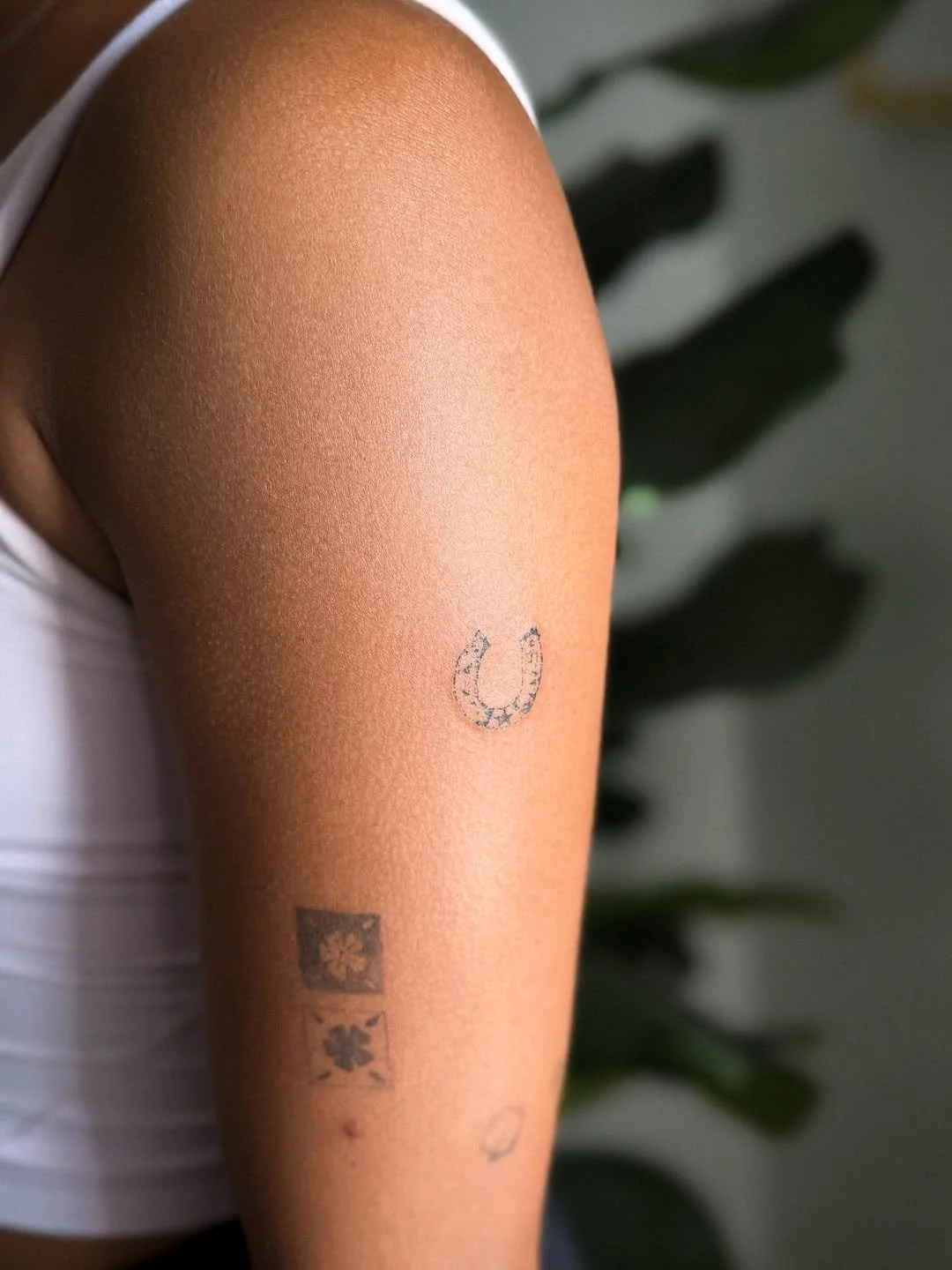 Tiny horseshoe fine line tattoo in Atlantic Beach, Florida