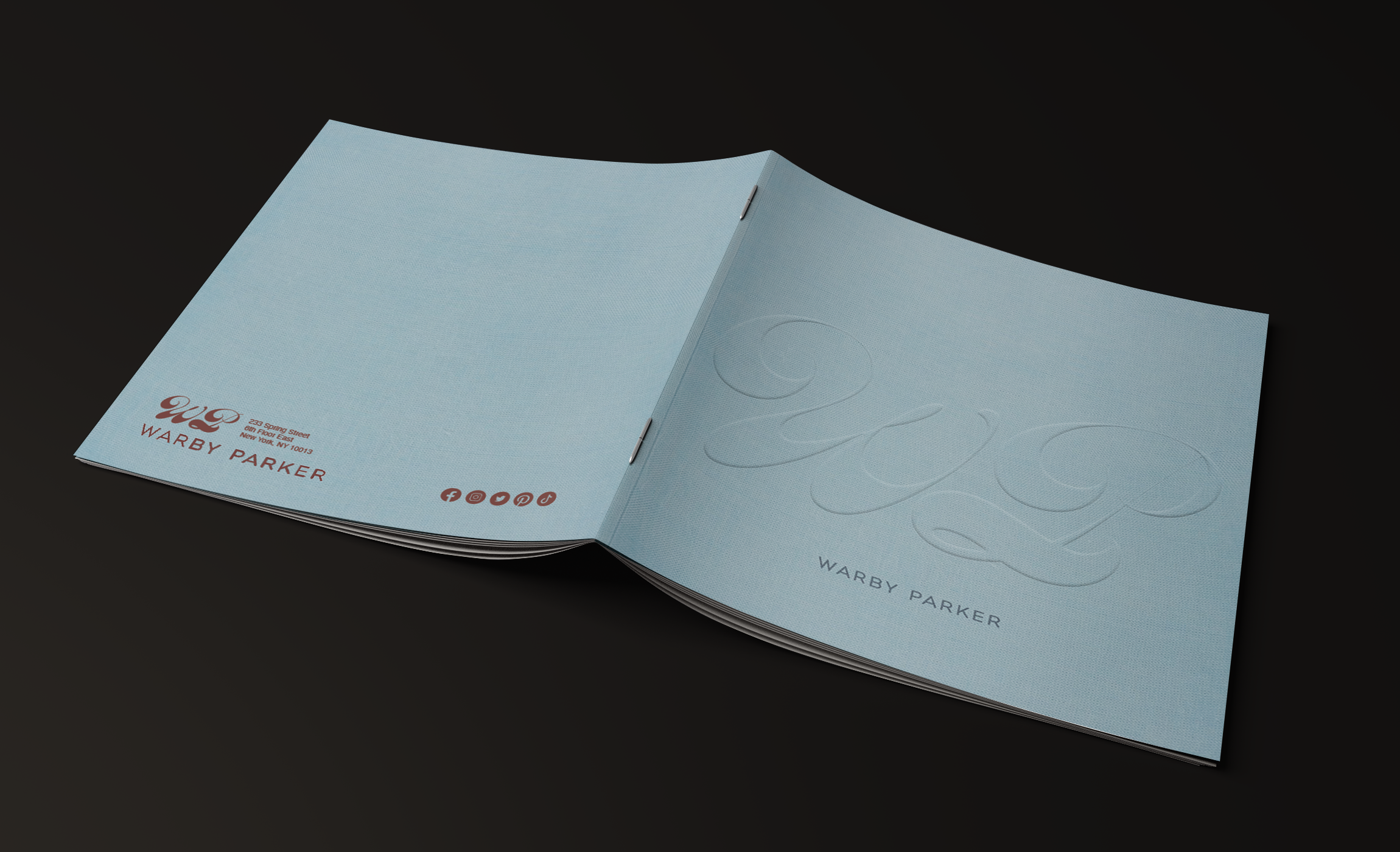 Mock-up_Brochure_21x21_5.png
