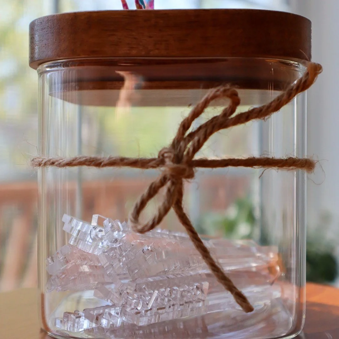 starter #garden gift set

with 30 different name of #seeds, from basil to almos dead! you're not likely to forget what you planted in your garden and where you planted it.

support #refugees
#womenownedbusiness #minorityowned #madeinusa #gift #plants