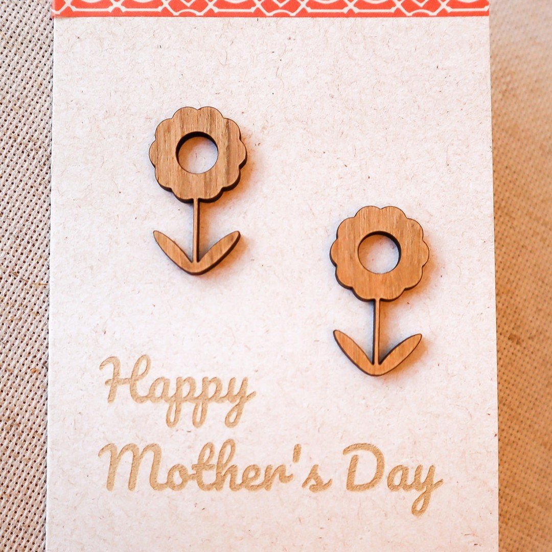 #Happy #mothersday #handmade #gift card! 
Give a special card to your mother! 

https://www.embraved.co/shop/p/happy-mothers-day-engraving-card 

for #refugees
#womenownedbusiness #minorityowned #madeinusa #mothersday #mother #glowforge #glowforgemad