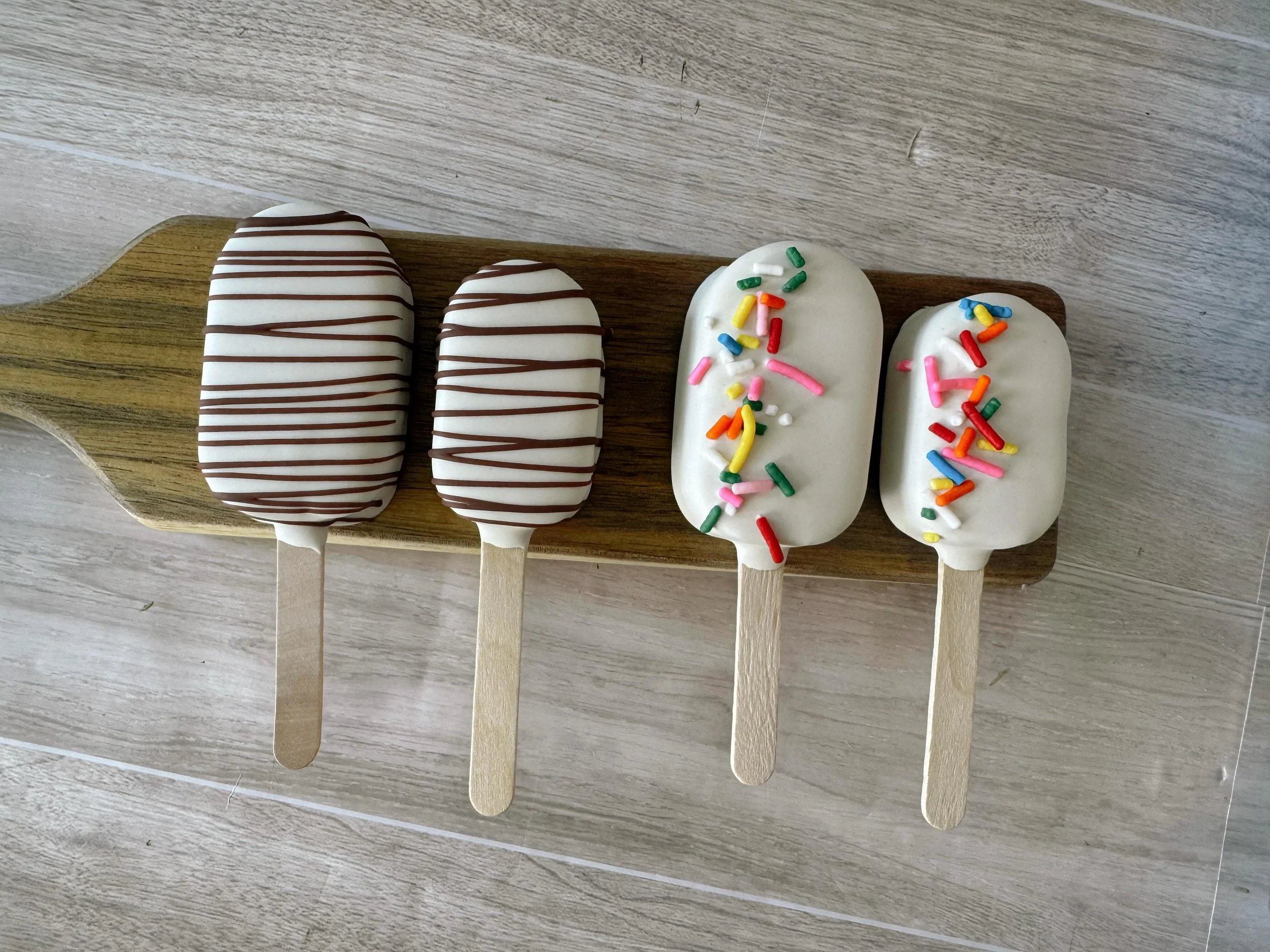 ✨ Introducing our newest item: Mini Cakesickles! ✨

The cutest little cake pops to complement any celebration! Perfect for birthdays, baby showers, graduations, weddings, team parties, and everything in between. 💕

Available in your choice of colors