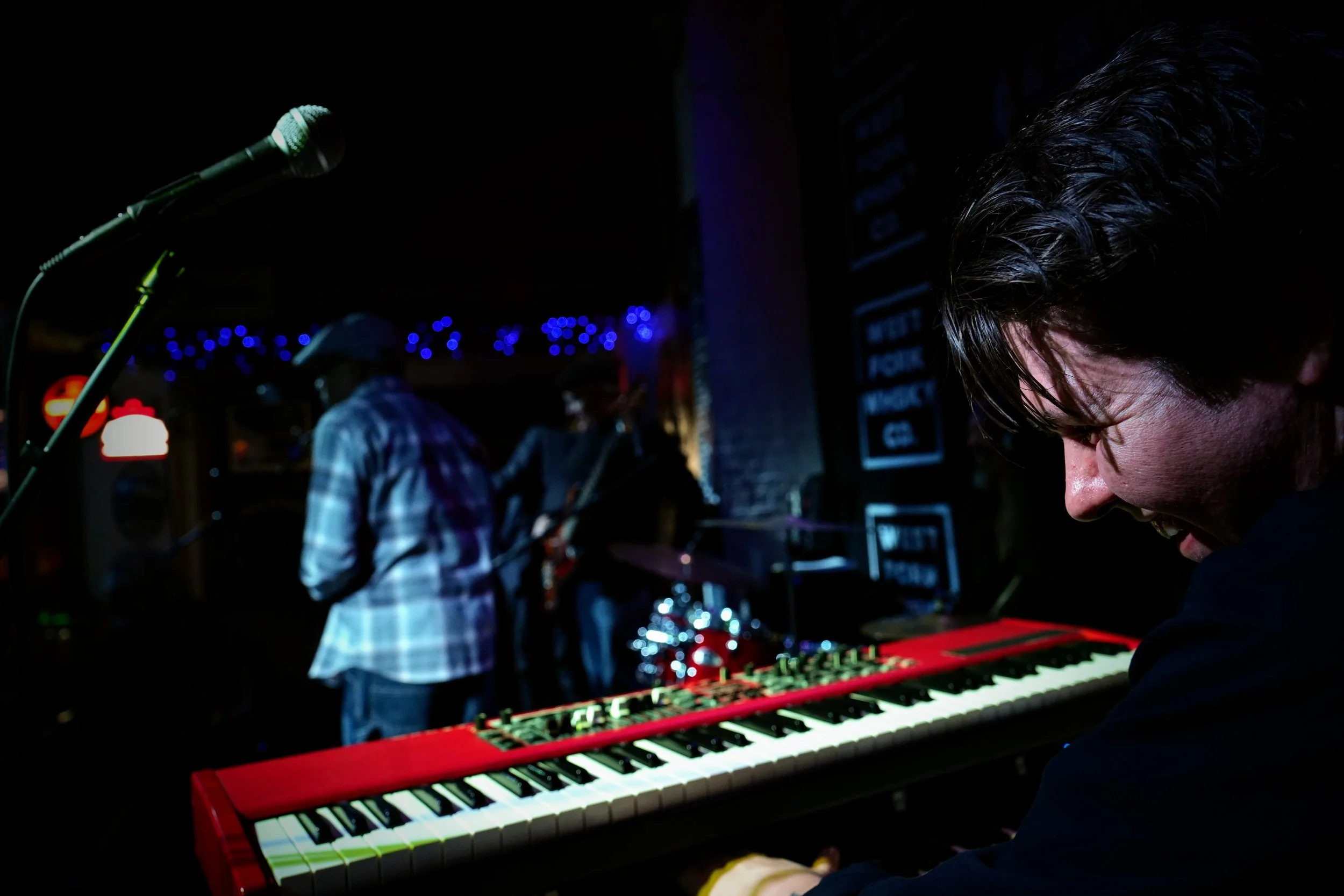 Wes Schrimsher performing live blues piano under the glowing lights of the world-famous Slippery Noodle in Indianapolis.
