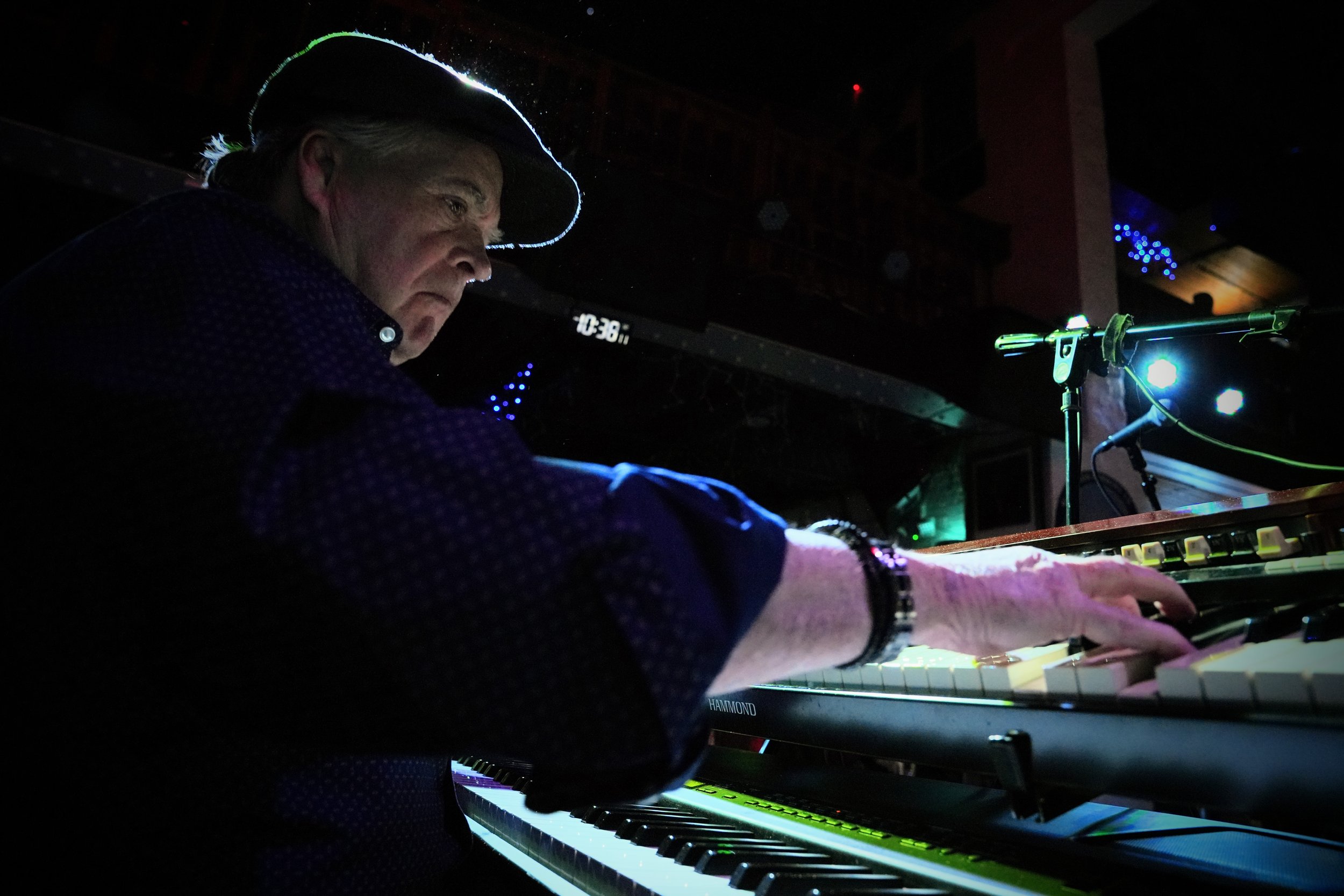 Randy Stierer performing on the blues organ under the glowing lights of the world-famous Slippery Noodle in Indianapolis.