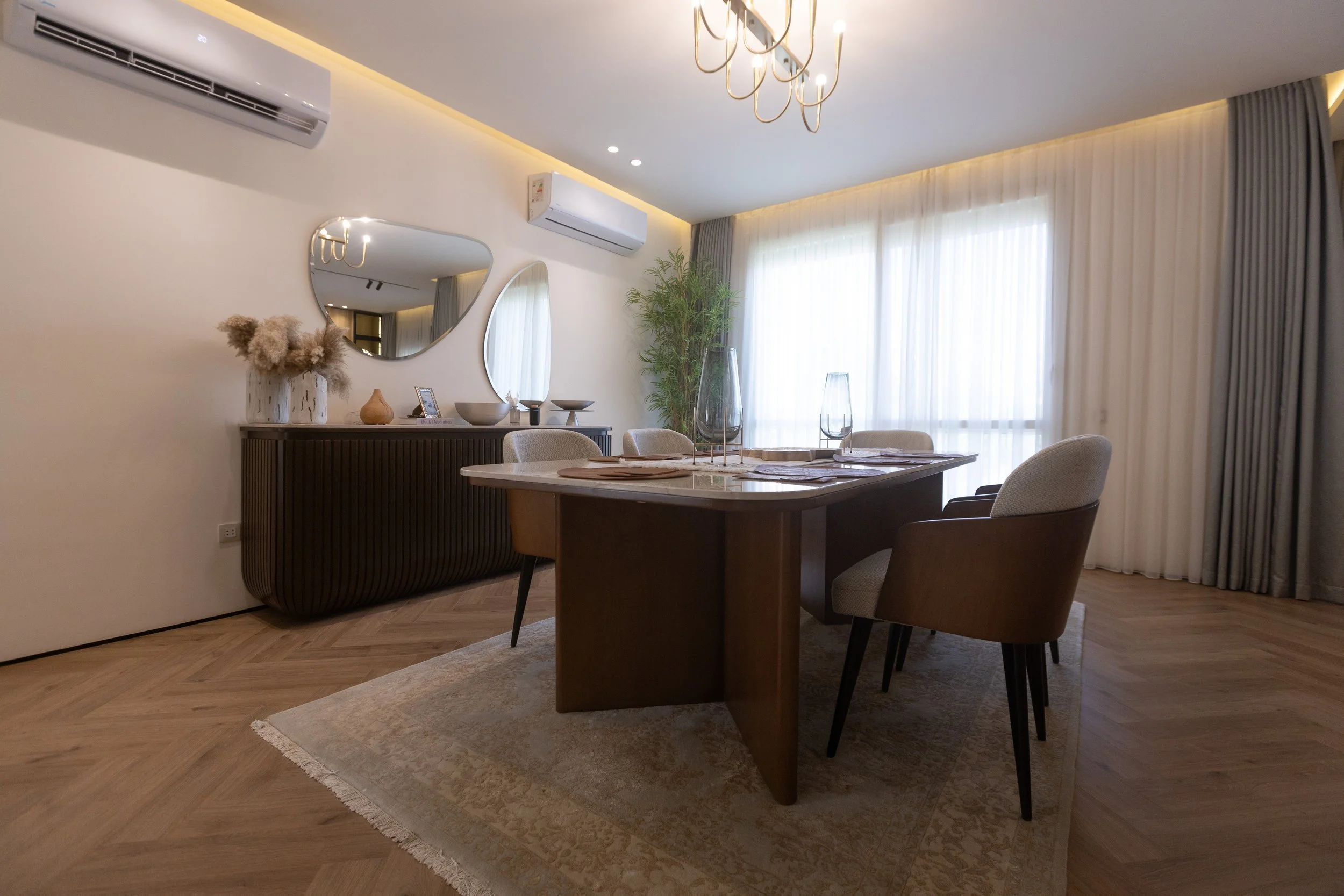 Le Prestige Dining Set