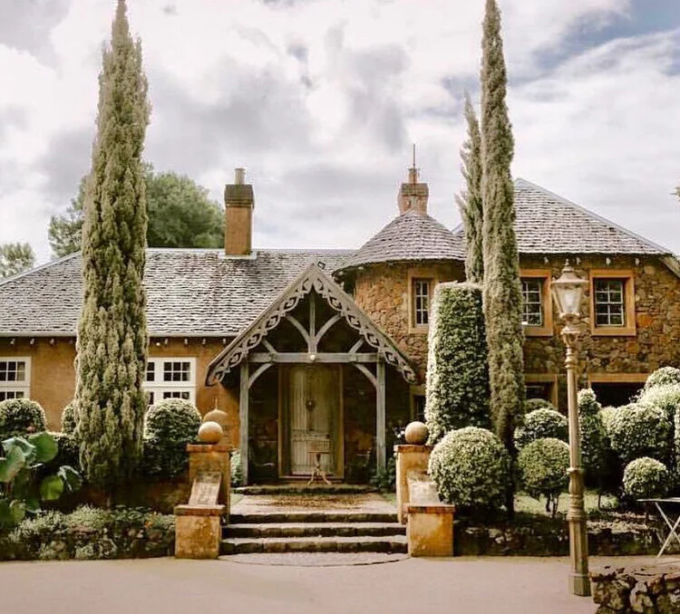 Deux Belettes Featured Venu The Wedding Series