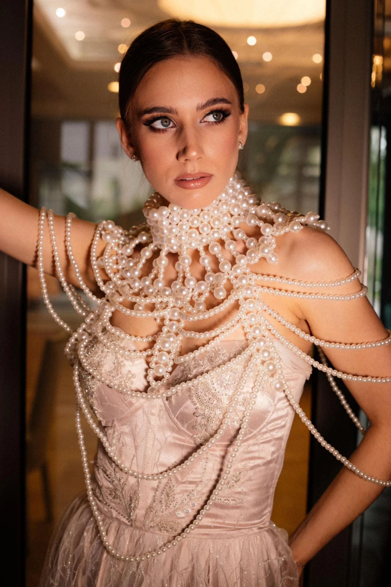 bride wearing wedding pearl necklace.jpeg