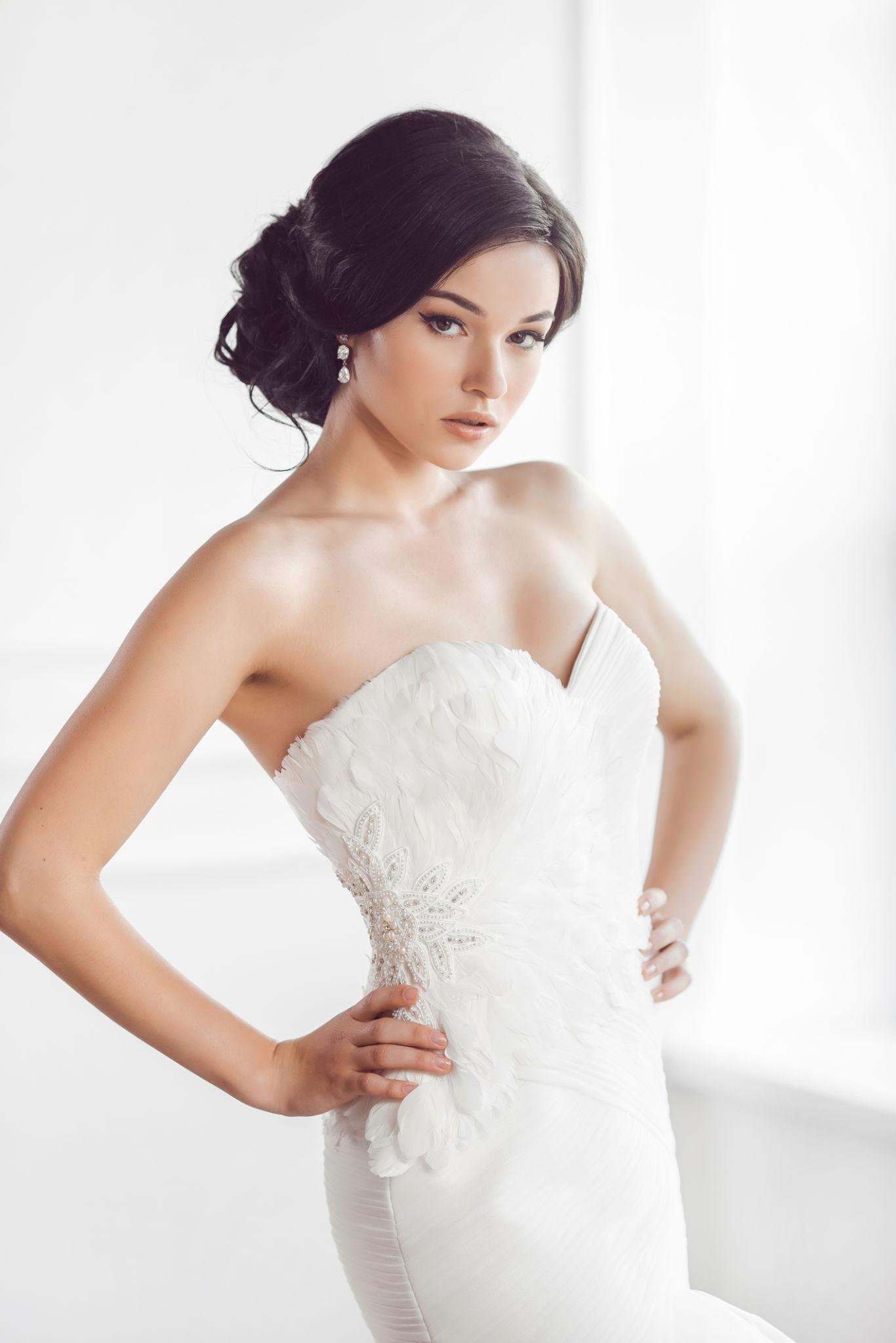 Wedding hairstyle make-up luxury fashion.jpeg