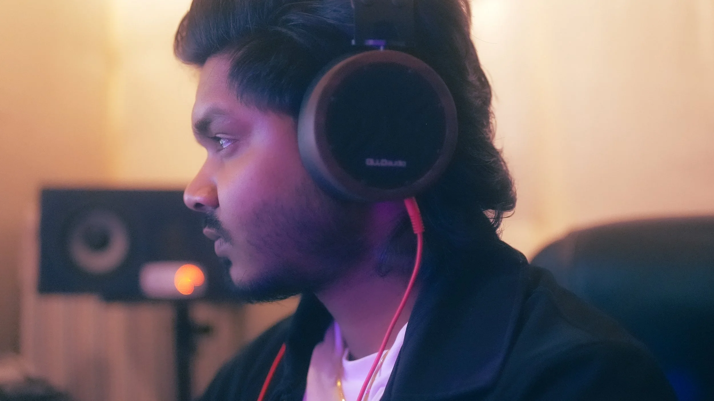 Lucash Beats, doing Mixing and Mastering with OLLO audio heaphones and Eve audio studio monitors