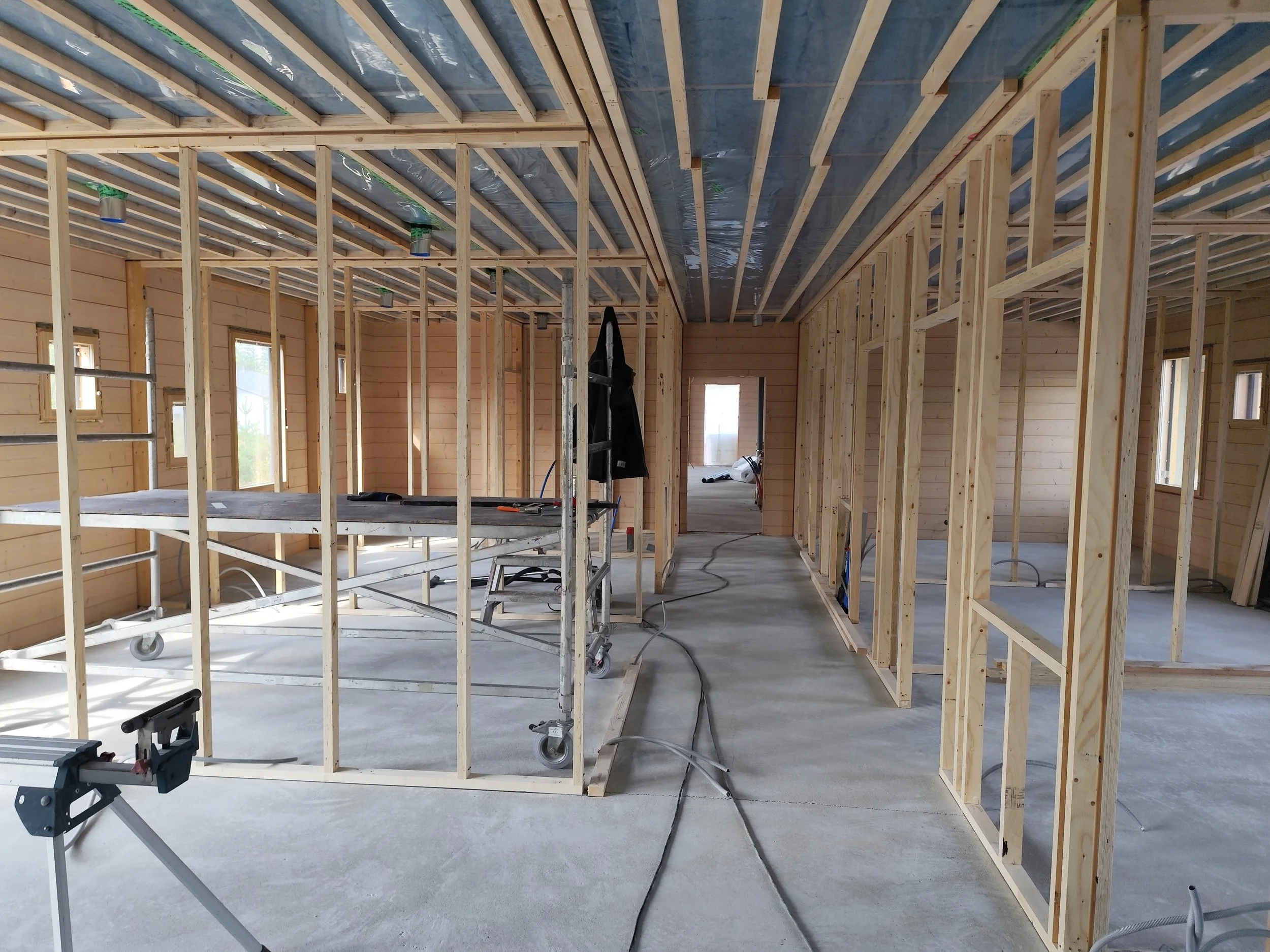 Muud tööd (puitkarkassid, kips, parkett/laminaat/vinüül, akende/uste paigaldus, MDF laed jms)