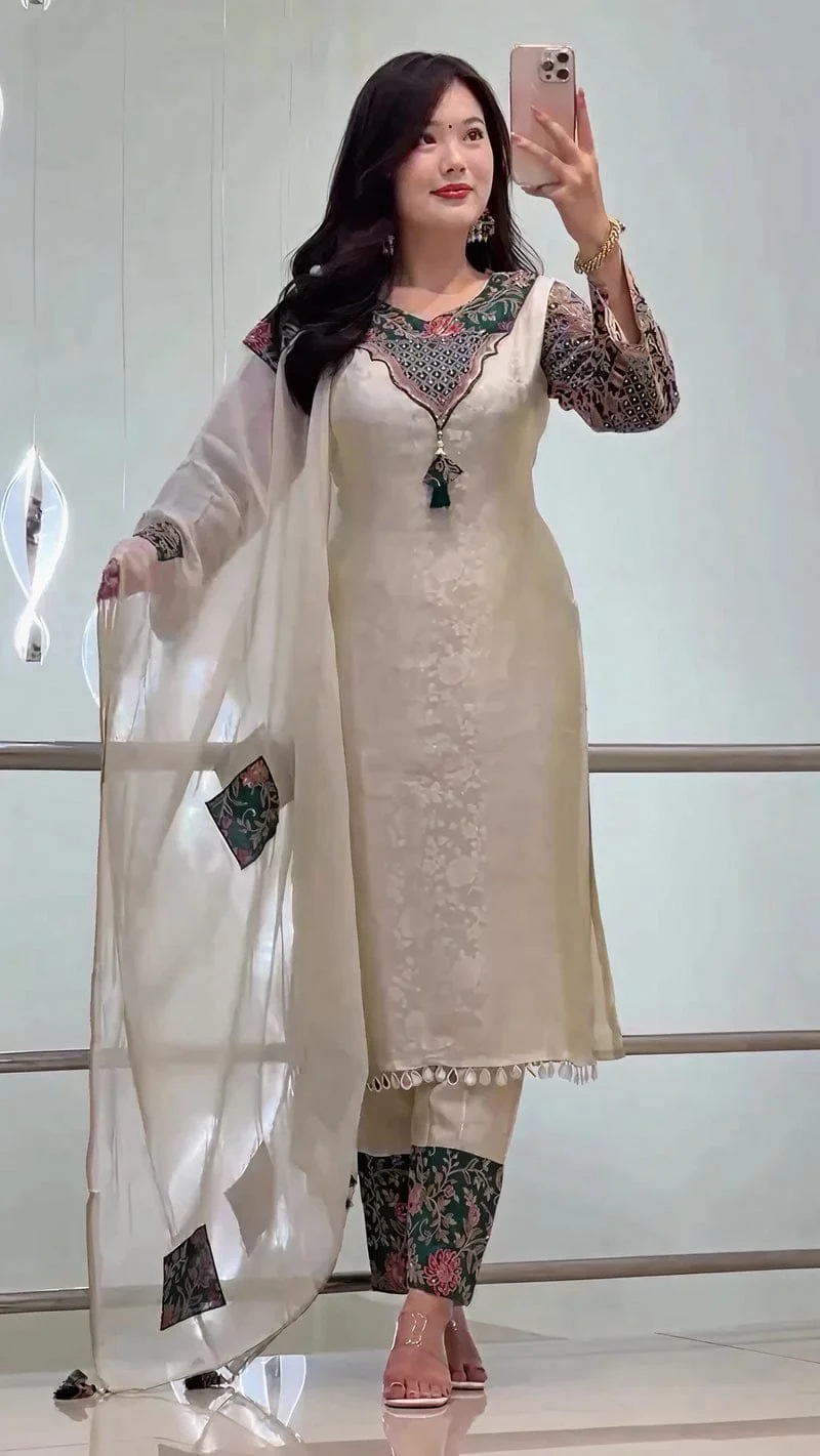 Azmaira Banarasi Suit Set