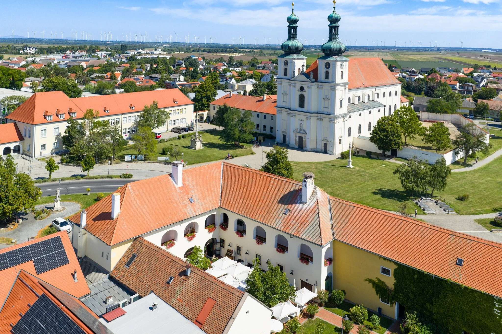Luftaufnahme Altes Brauhaus und Basilika Frauenkirchen