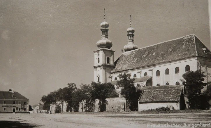 Schwarz-Weiß-Foto Basilika Frauenkirchen