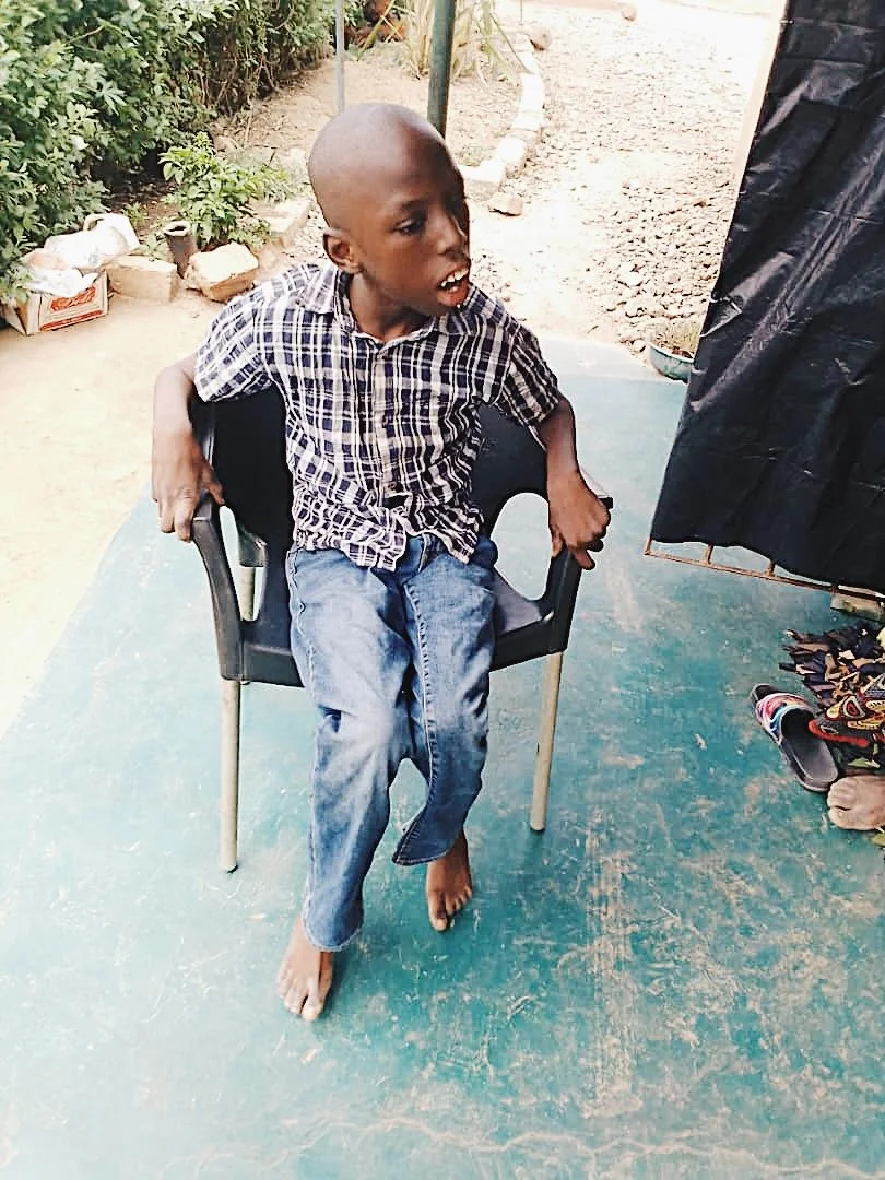 Mød Enyas ven: En ny kørestol til 11-årige Isaac