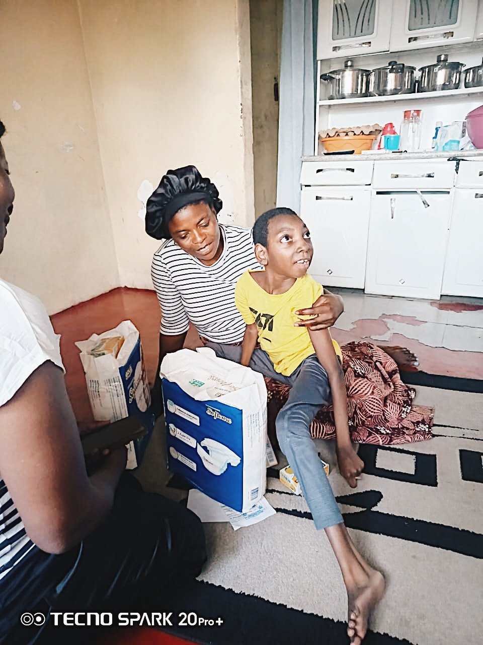 Mød Enyas ven: En vigtig håndsrækning til 13-årige Joy