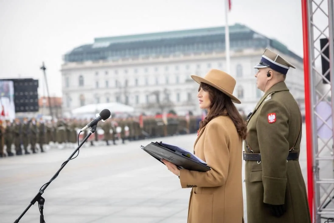 Laurie’s customers, Mariana and Carmen holding hands on a green lawn on their wedding day.