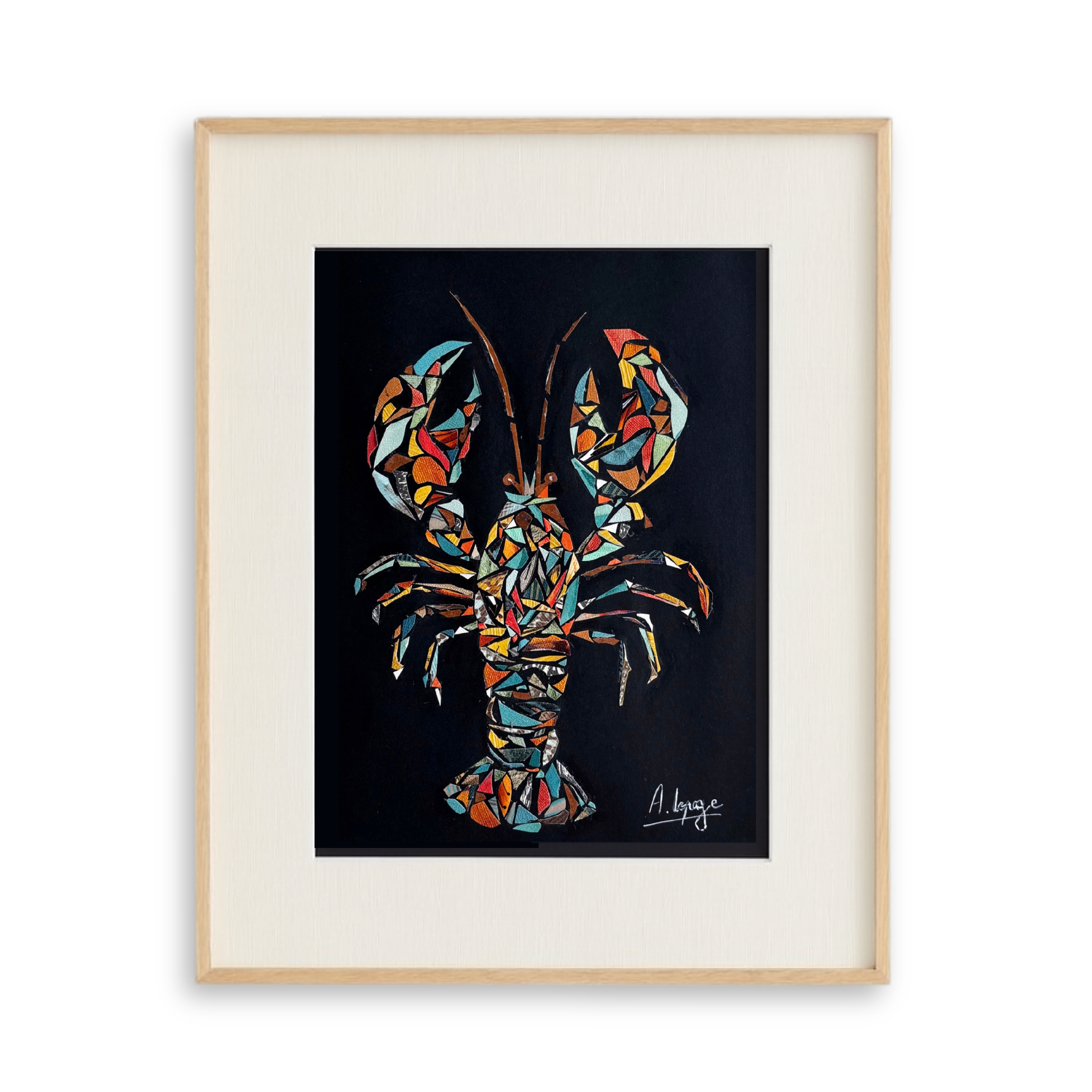 Une illustration d'un homard en mosaïque colorée sur fond noir, signée par l'artiste en bas à droite.