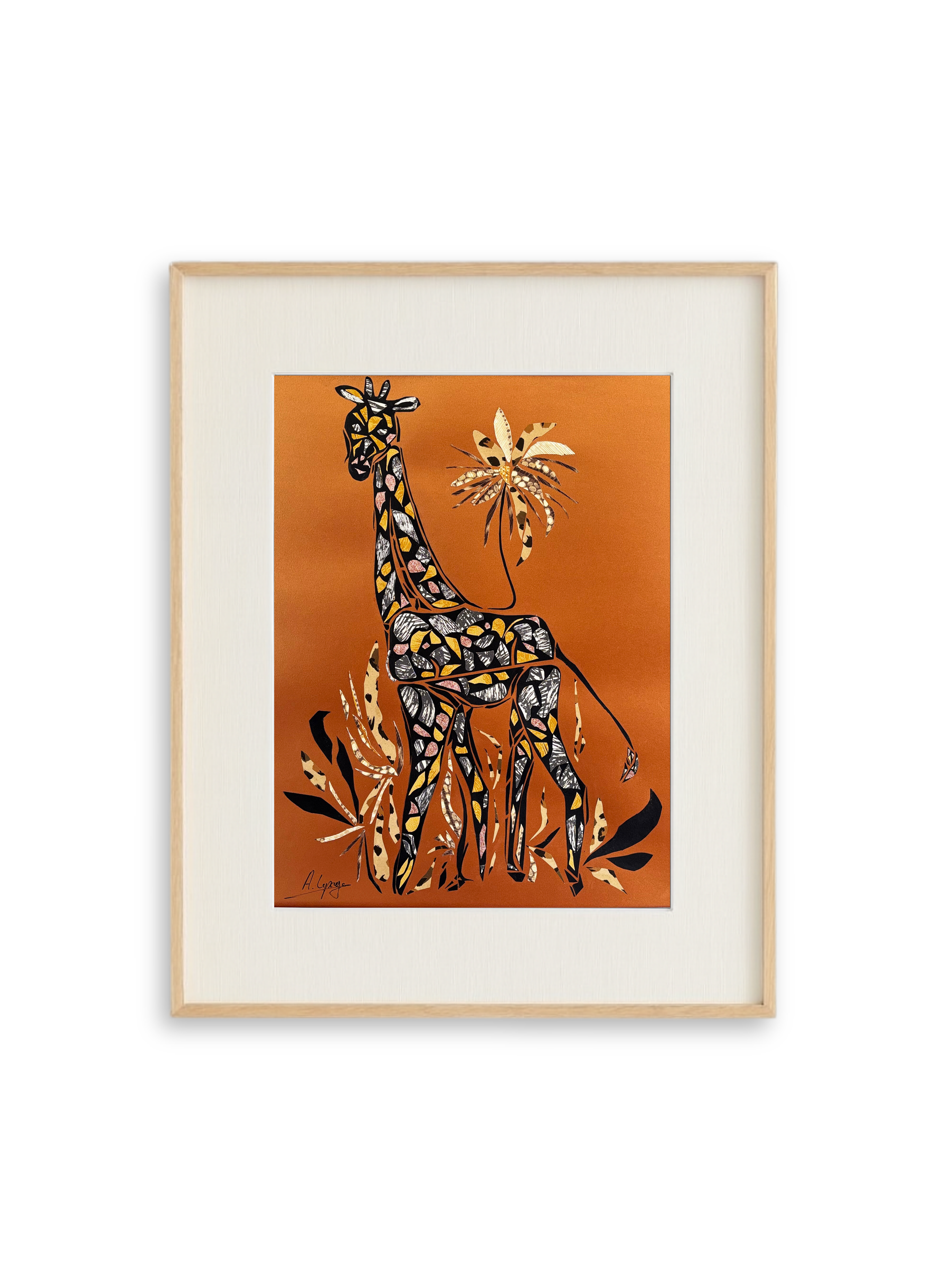 Une illustration d'une girafe stylisée avec un motif coloré, entourée de feuilles et d'une plante sur un fond orange, signée par Aline Lepage.