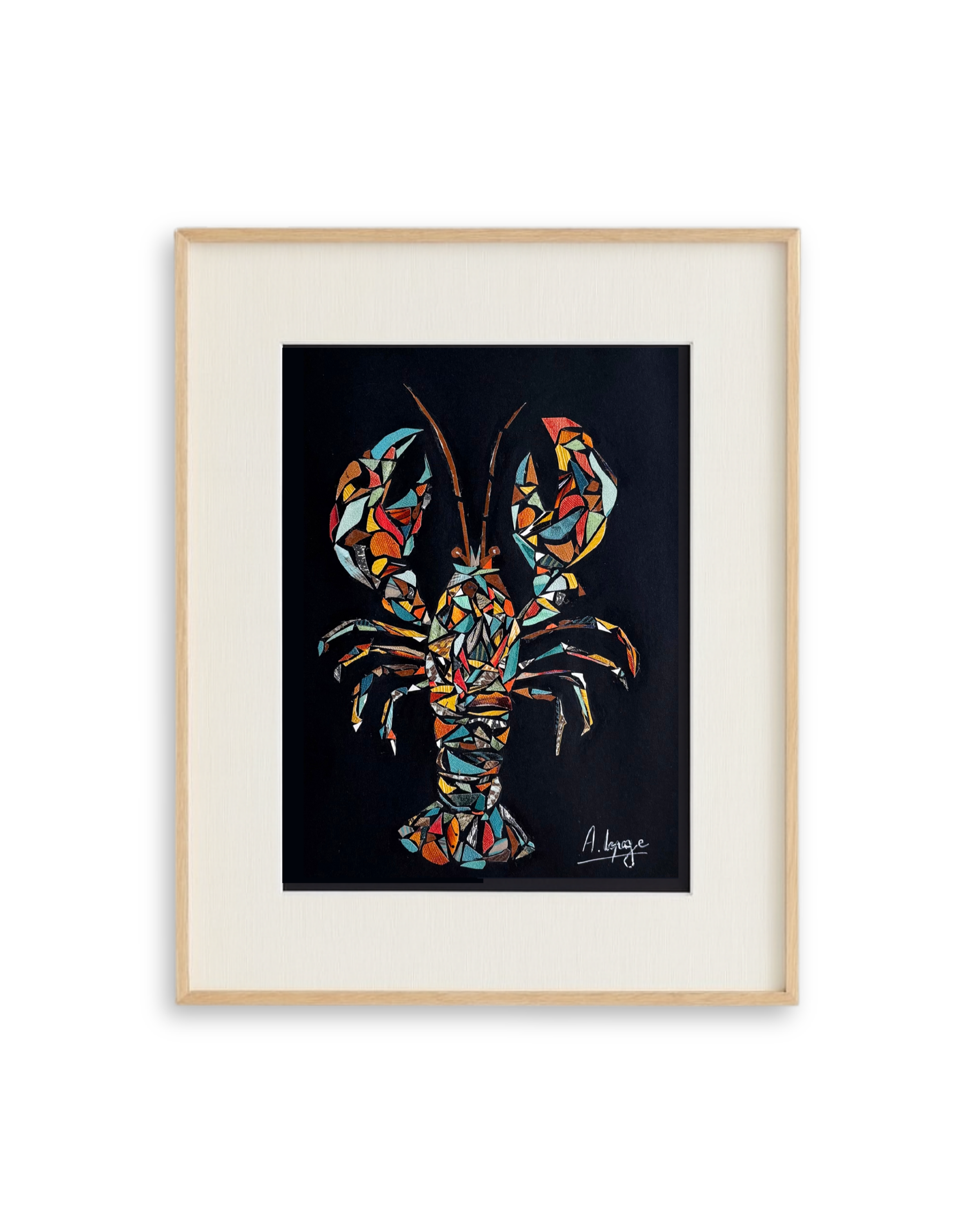Une œuvre d'art représentant un homard, réalisée en fragments de papier, avec un style en mosaïque colorée, signée par Aline Lepage.