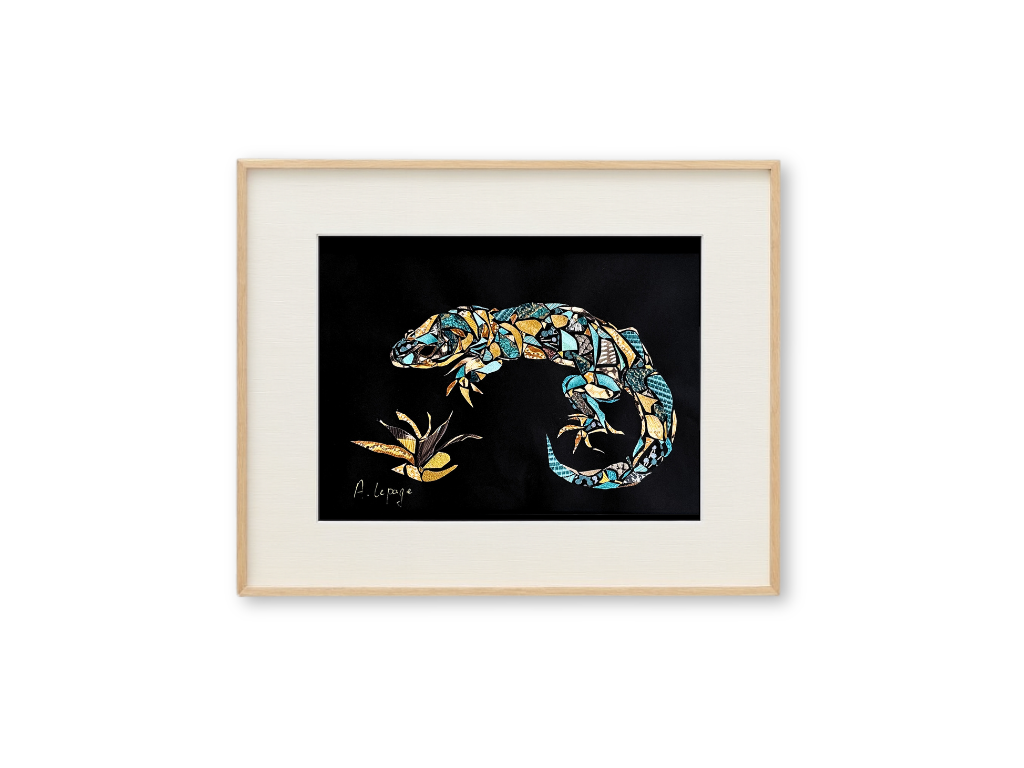 Une illustration d'un lézard en mosaïque de couleurs vives sur fond noir, signée par Aline Lepage.