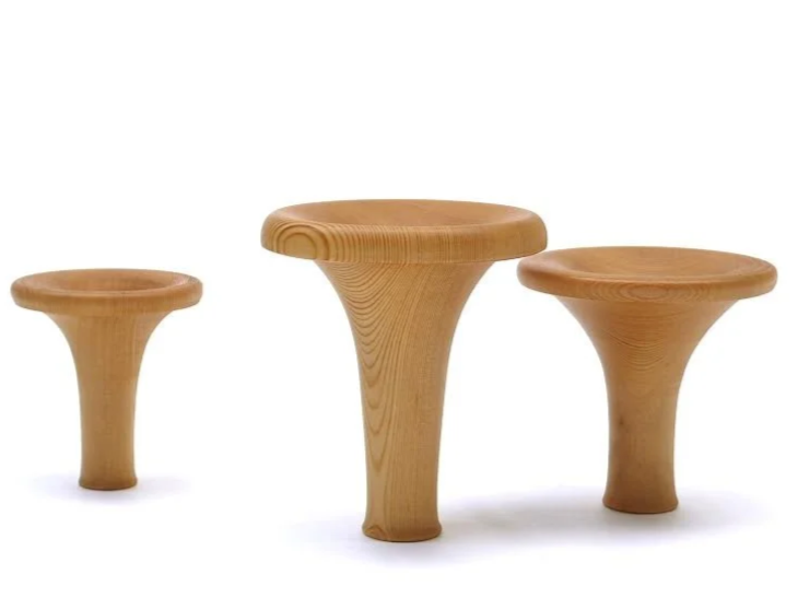 giroles sculptées en bois par le luthier d'instruments de musique bretonne, Christian Besréchel.