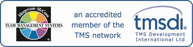 Logo des Margerison-McCann TEAM MANAGEMENT SYSTEMS und eine Auszeichnung für Mitgliedschaft im TMS Netzwerk