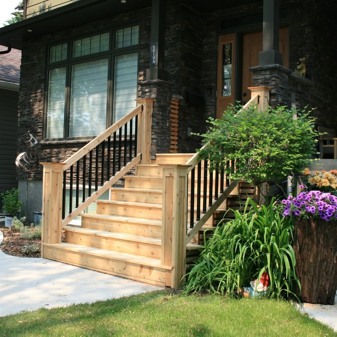 Cedar front step with black balusters and craftsman posts