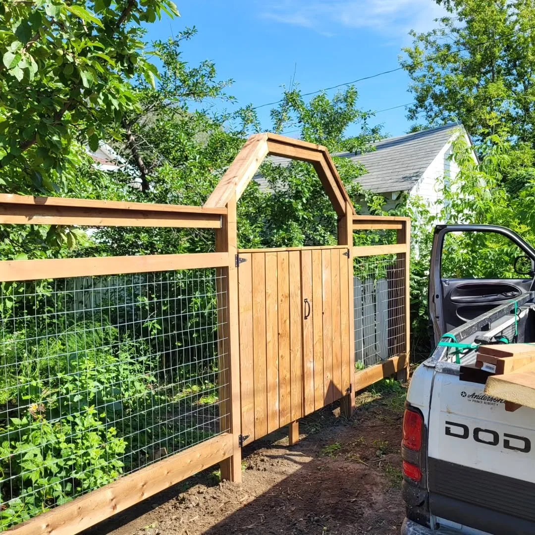 Craftsman fence with wire
