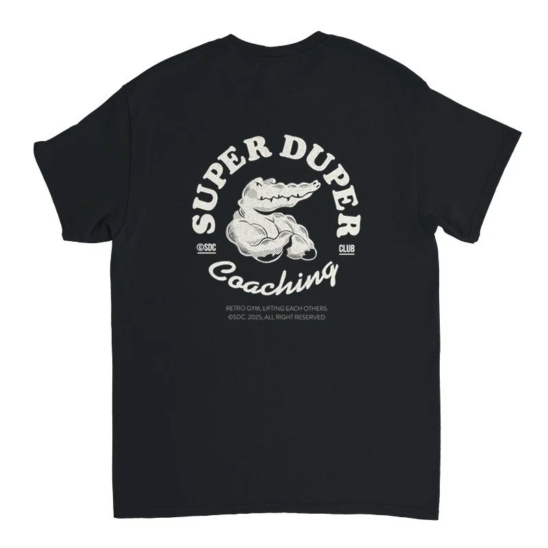 T-shirt noir avec un crocodile dessin en blanc et le texte 'SUPER DUPER Coaching'.