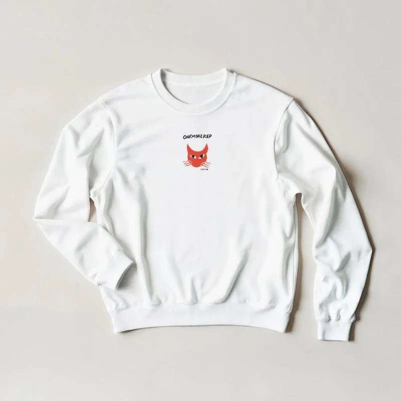 Sweat à capuche blanc avec un dessin d'un visage de chat rouge et les mots "ONEMOREREP" au-dessus.