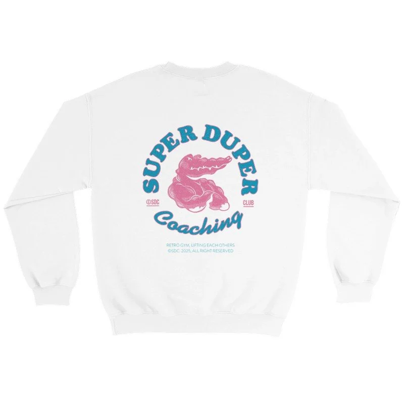 Sweat-shirt blanc avec un logo de tête de crocodile rose, entouré du texte «Super Duper Coaching» en bleu.