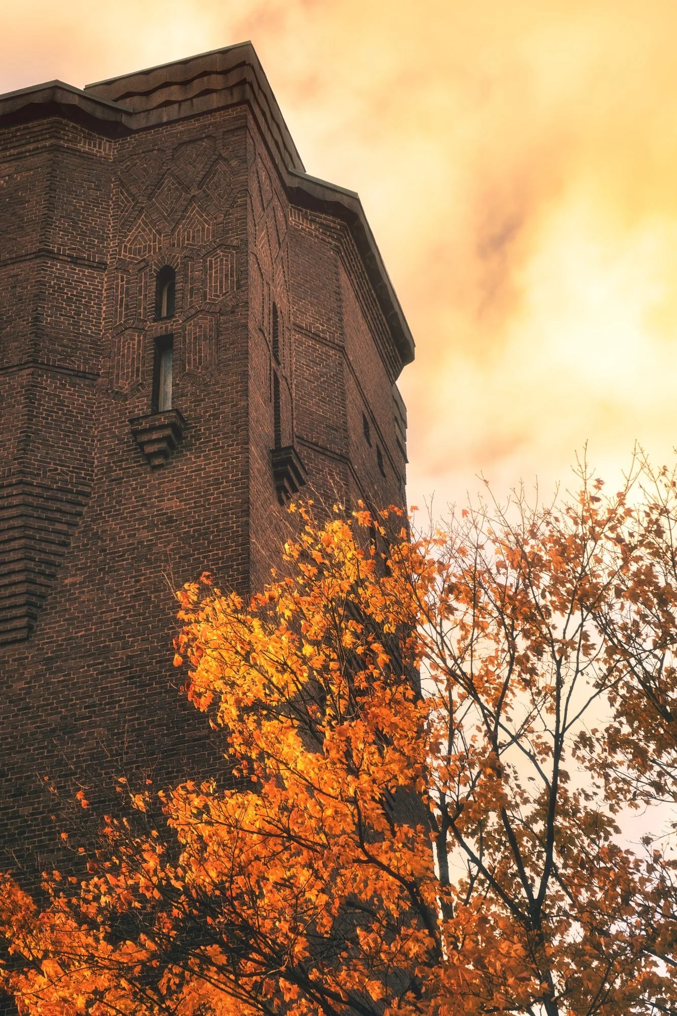 sundbyberg-decorative-art-print-water-tower-vattentorn-sunset-gold-colors