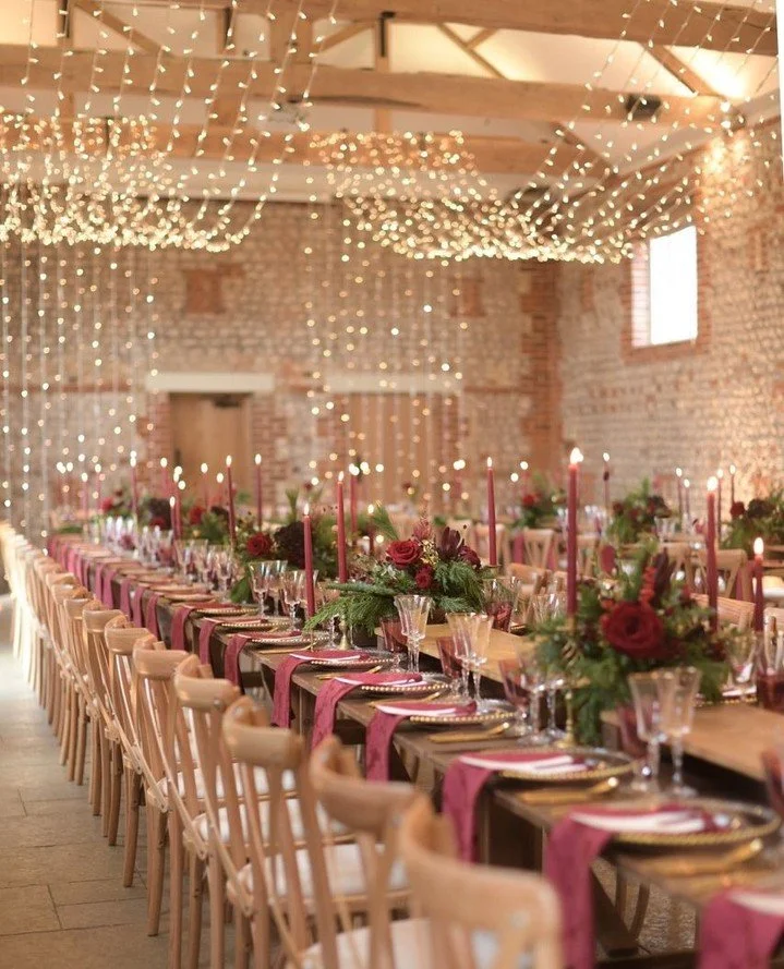 By combining a soft fairy light canopy with rich, seasonal styling, you can create a warm Christmas atmosphere that feels both elegant and inviting. ⁠
⁠
Photography - inhouse⁠
Florist - @helleboreandrose⁠
Rigging - @stressfreehire⁠