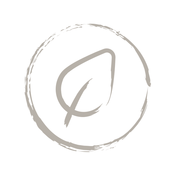 A stylized, hand-drawn letter 'Q' inside a circle on a black background.