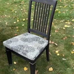 Table and chairs3.jpg