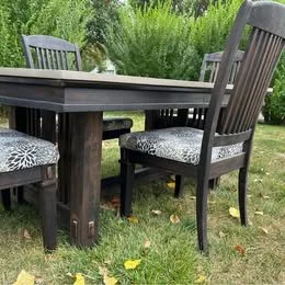 Table and chairs4.jpg