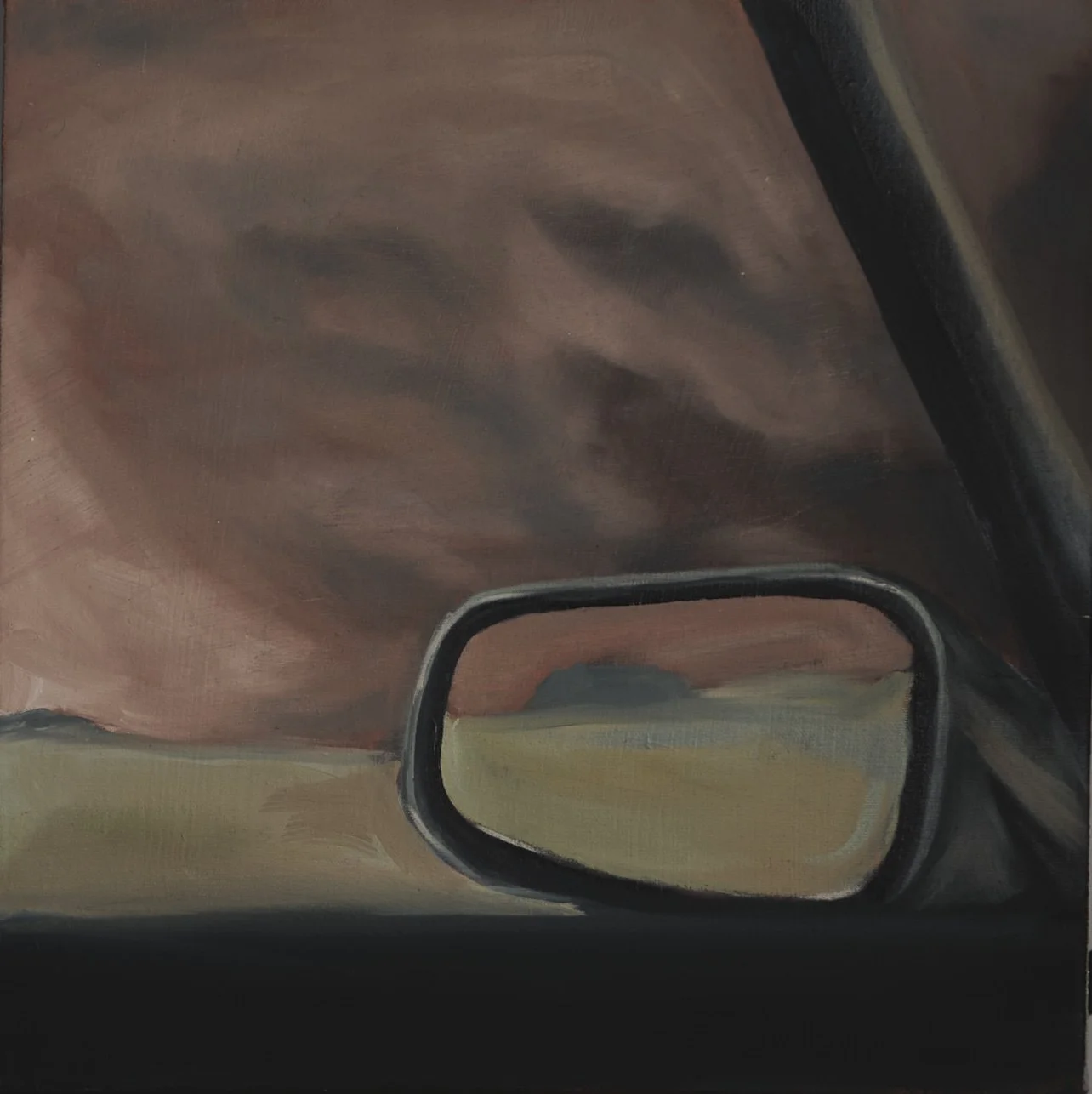 Vista desde el interior de un automóvil, mostrando el espejo retrovisor y la ventana, con un paisaje de campo y árboles al fondo.