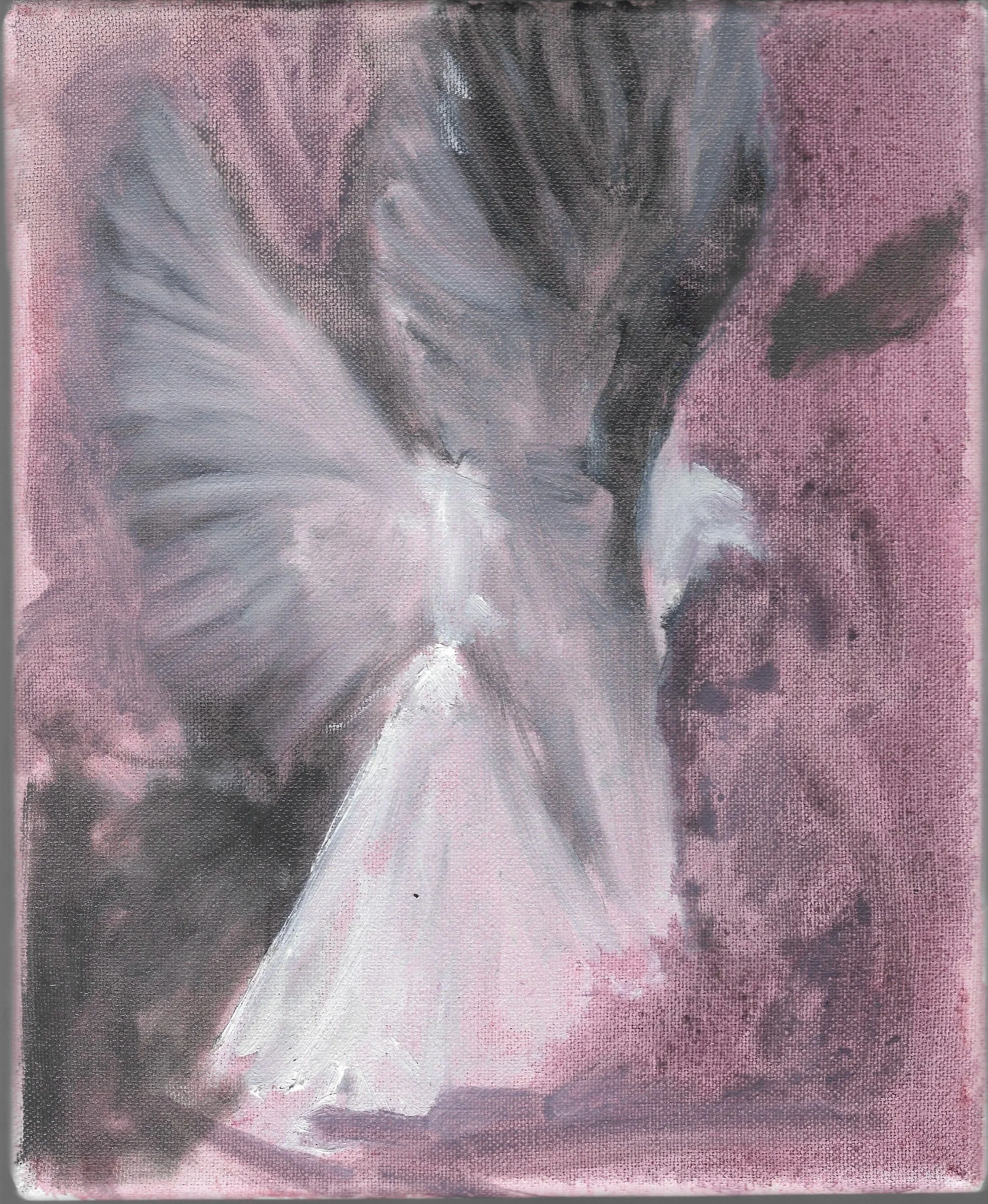 Pintura abstracta en tonos rosados, grises y negros, con formas difusas que sugieren una figura femenina con cabello largo y una flor blanca.