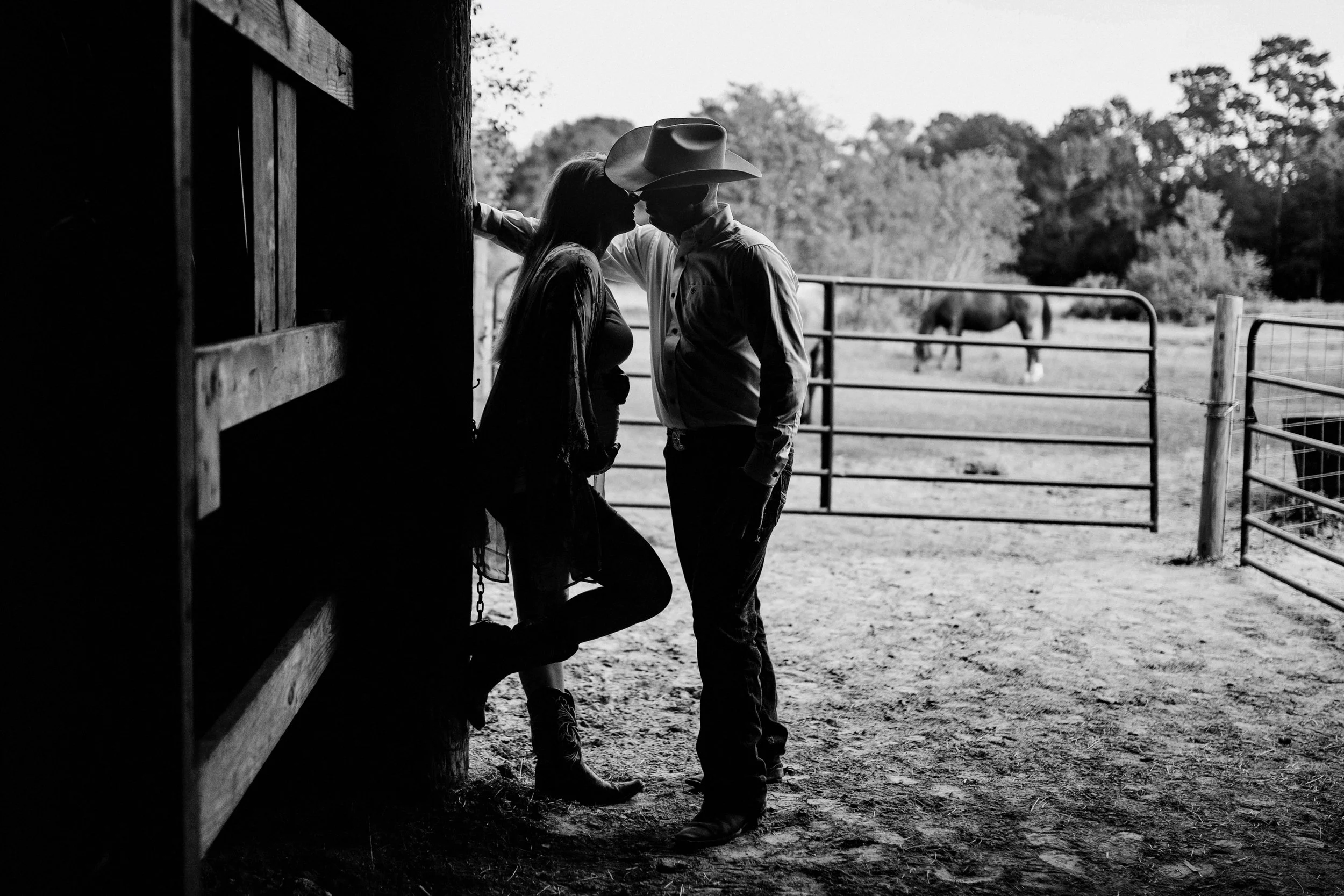 Rapid City maternity photography, South Dakota maternity photographer, ranch maternity photo, Jennifer Norrick Photography, baby bump photo with cowboy