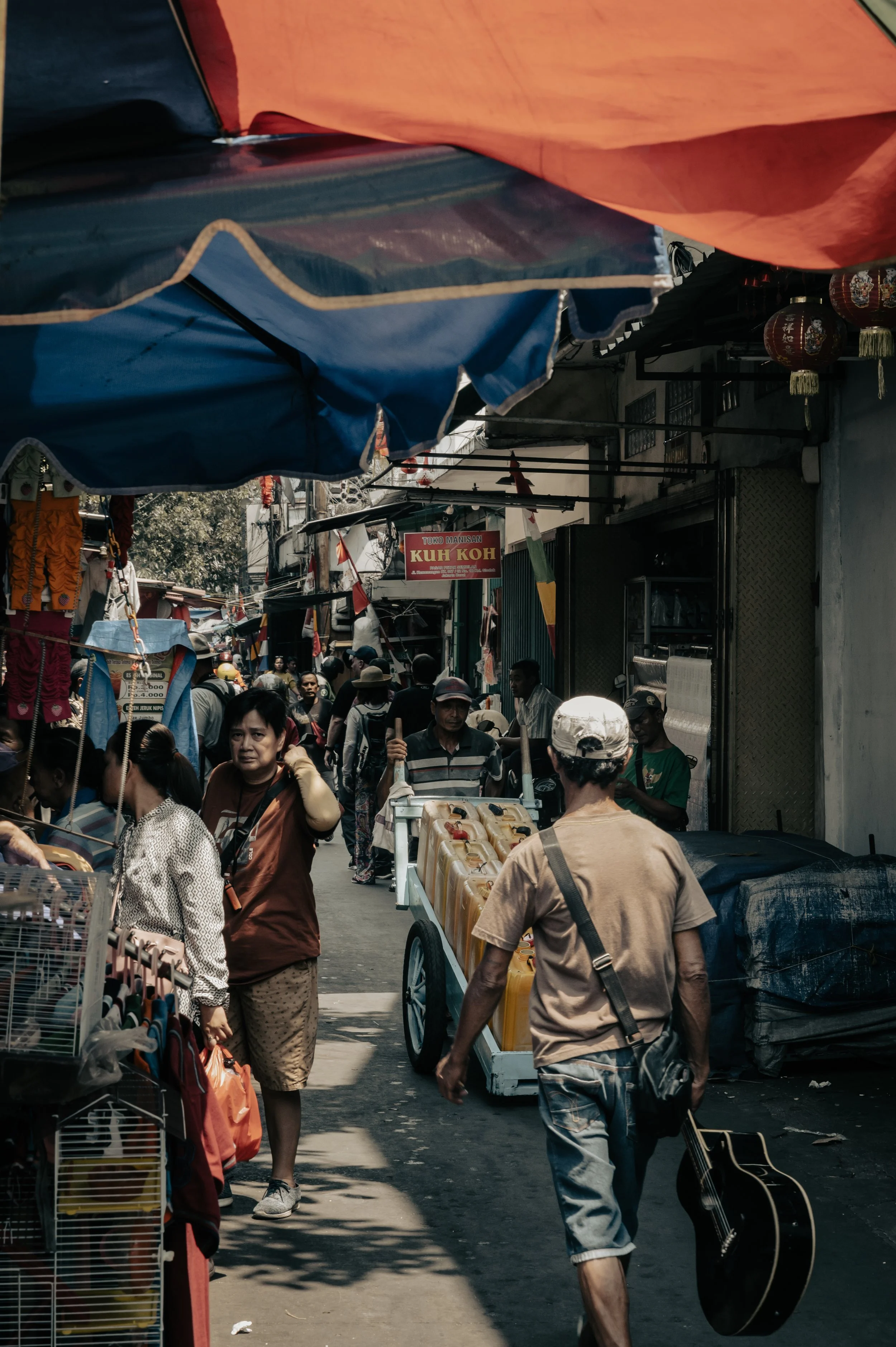 Guitar guy street-1.jpg