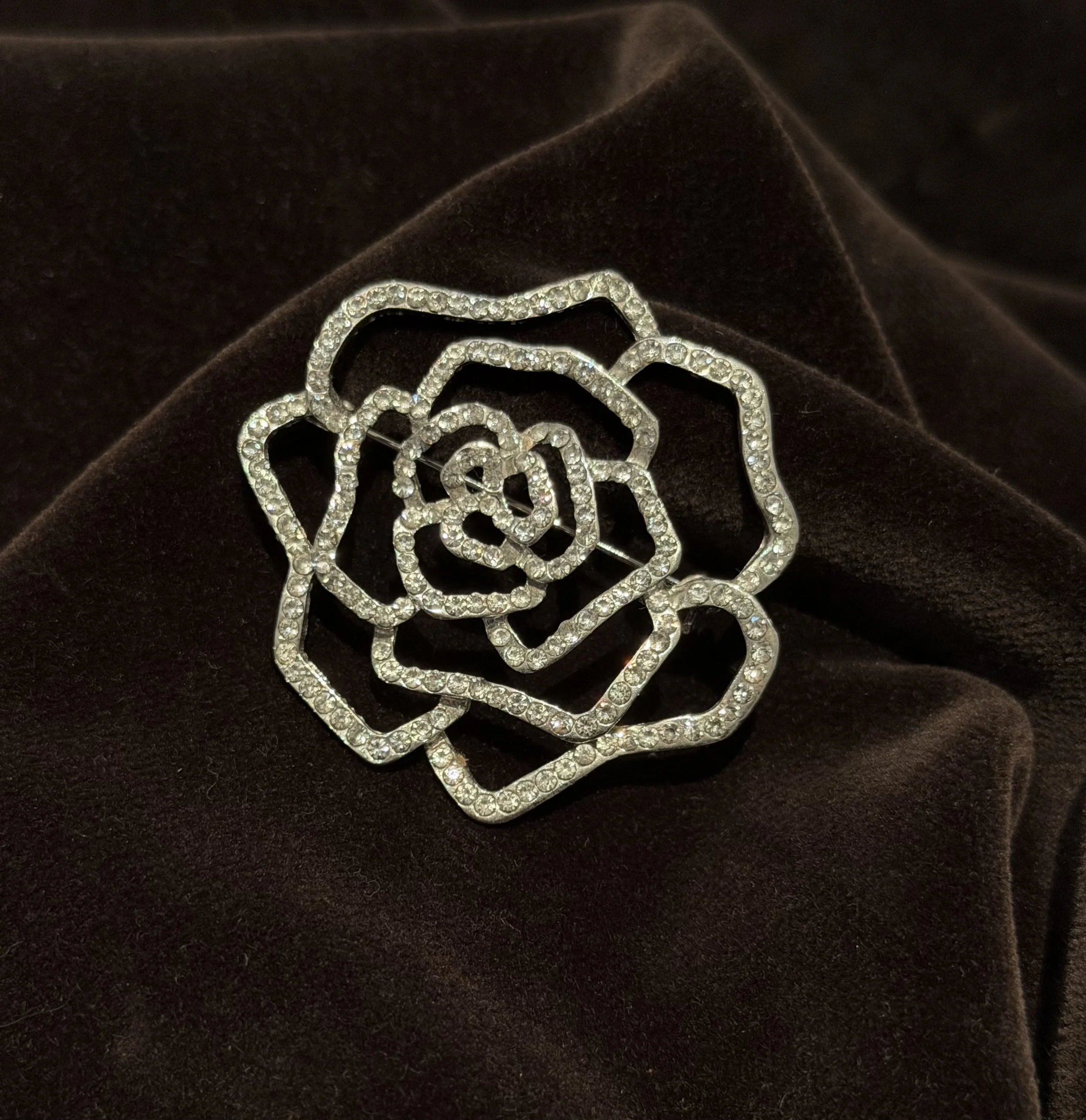 Flower Diamond effect brooch
