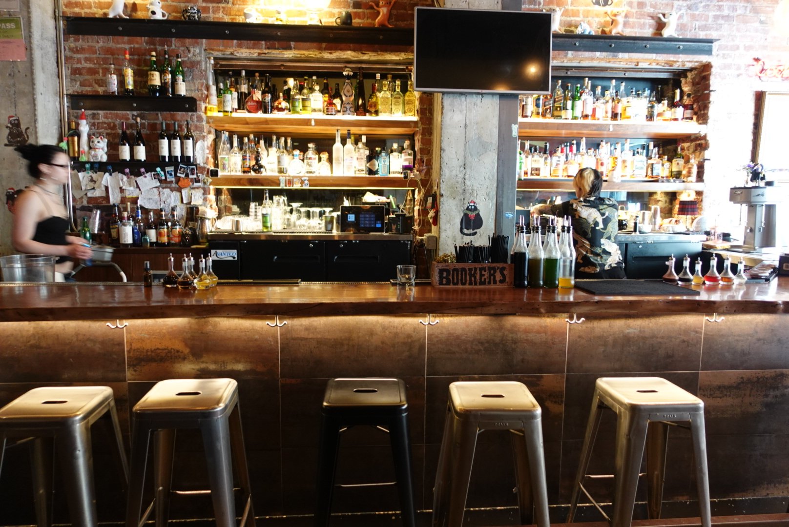 extra mid bar area(1).JPG