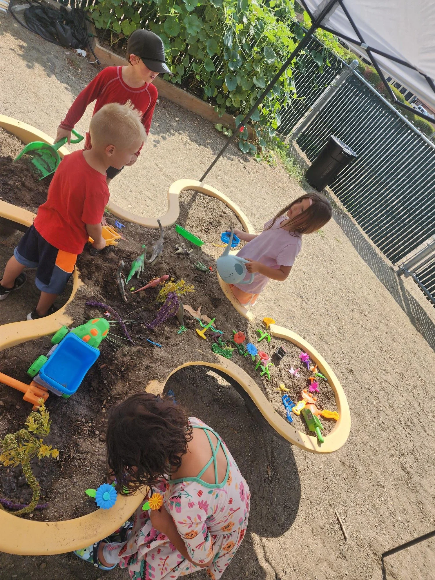 Dirt sensory bin gigi erik.jpg