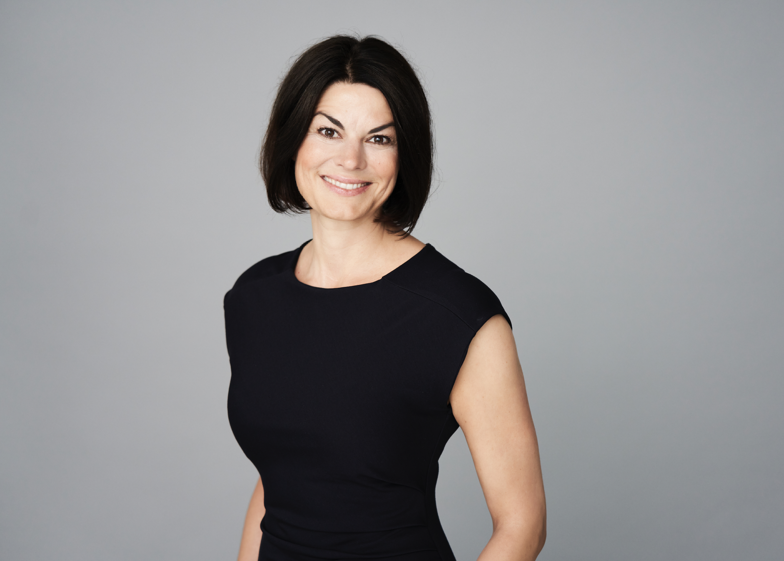 Portræt af Advokat Sabrina Sommer. Advokat i
Køb og salg af fast ejendom samt familieoverdragelser
Fremtidsfuldmagter og værgemål
Arv, testamenter og ægtepagter
Familieformueret herunder planlægning og optimering 
Gaver og familielån 
Skilsmisse